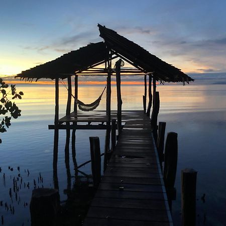 Villa Luzo & Tours Saonek Buitenkant foto