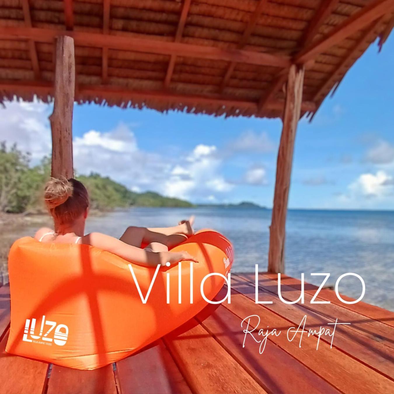 Villa Luzo & Tours Saonek Buitenkant foto