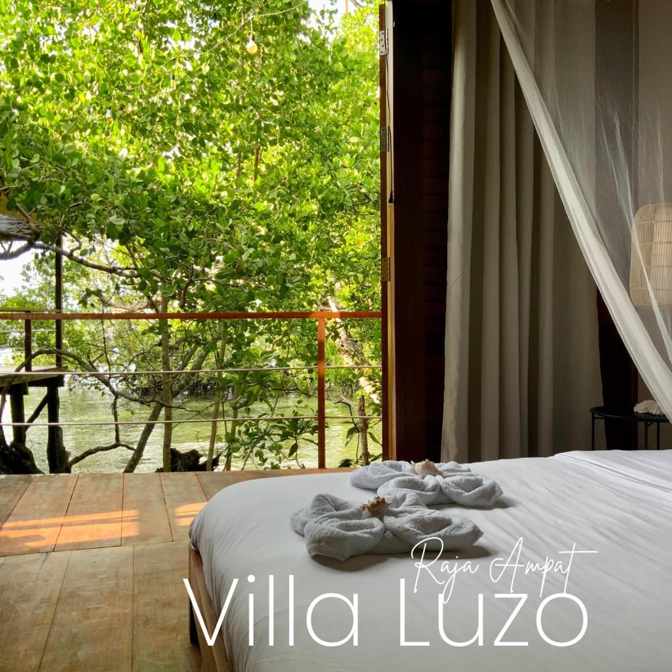 Villa Luzo & Tours Saonek Buitenkant foto