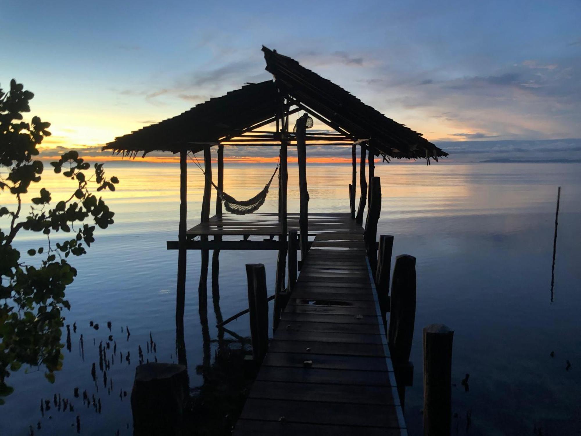 Villa Luzo & Tours Saonek Buitenkant foto